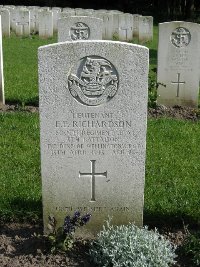 Etaples Military Cemetery - Richardson, Edward