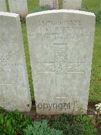 Etaples Military Cemetery - Richardson, J