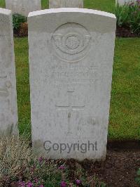 Etaples Military Cemetery - Richardson, Nelson