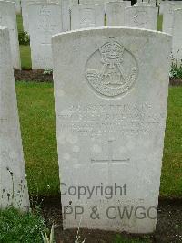 Etaples Military Cemetery - Richardson, Wilfred