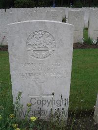 Etaples Military Cemetery - Richer, Walter Frank