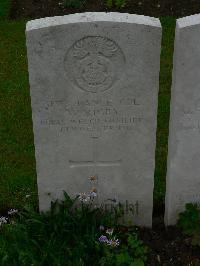 Etaples Military Cemetery - Rigby, W