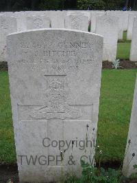 Etaples Military Cemetery - Ritchie, J
