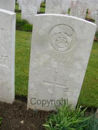 Etaples Military Cemetery - Roberts, A