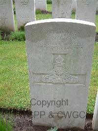 Etaples Military Cemetery - Roberts, A