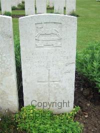 Etaples Military Cemetery - Roberts, Benjamin