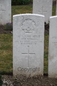 Etaples Military Cemetery - Roberts, C H R