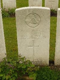 Etaples Military Cemetery - Roberts, Charles Edward