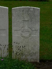 Etaples Military Cemetery - Roberts, Frederick John