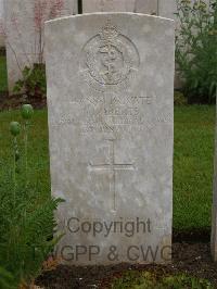 Etaples Military Cemetery - Roberts, Isaac