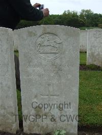 Etaples Military Cemetery - Roberts, John William