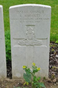 Etaples Military Cemetery - Roberts, Leonard