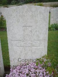 Etaples Military Cemetery - Roberts, Noel J. M.
