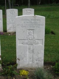 Etaples Military Cemetery - Roberts, Richard