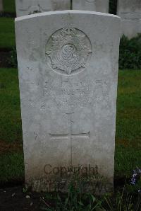 Etaples Military Cemetery - Roberts, R H