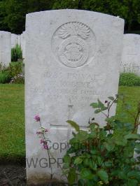 Etaples Military Cemetery - Roberts, William