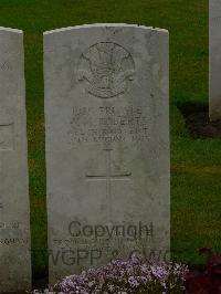 Etaples Military Cemetery - Roberts, W M