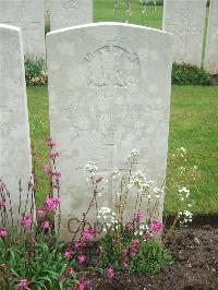 Etaples Military Cemetery - Roberts, William