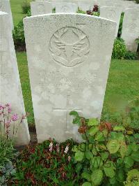 Etaples Military Cemetery - Robertson, Charles