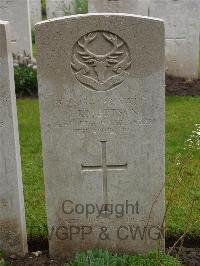 Etaples Military Cemetery - Robertson, James