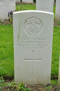 Etaples Military Cemetery - Robertson, R