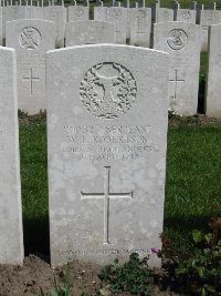 Etaples Military Cemetery - Robertson, William Lawrence