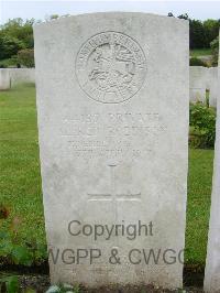 Etaples Military Cemetery - Robinson, Alfred