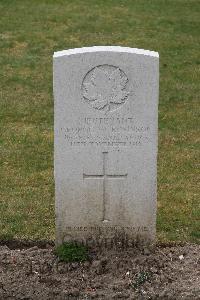 Etaples Military Cemetery - Robinson, G W