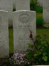 Etaples Military Cemetery - Robinson, Joe