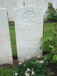 Etaples Military Cemetery - Robinson, James Edward