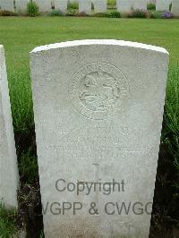 Etaples Military Cemetery - Robinson, R