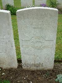 Etaples Military Cemetery - Robinson, R C