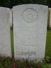 Etaples Military Cemetery - Robinson, William