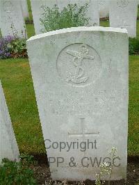 Etaples Military Cemetery - Robson, George