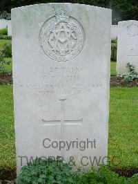 Etaples Military Cemetery - Roche, Francis