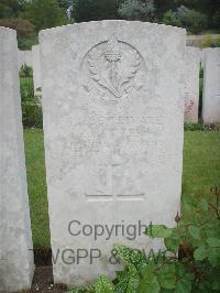 Etaples Military Cemetery - Rodger, R