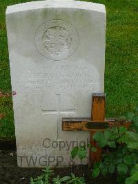 Etaples Military Cemetery - Rogerson, Robert Francis