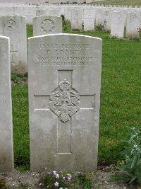 Etaples Military Cemetery - Rooney, E
