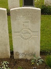 Etaples Military Cemetery - Roper, H F