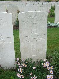 Etaples Military Cemetery - Rose, F