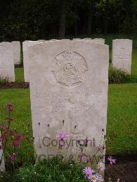 Etaples Military Cemetery - Rose, Howard