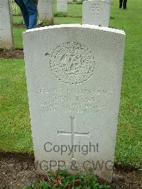 Etaples Military Cemetery - Ross, Colin