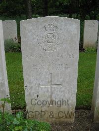Etaples Military Cemetery - Ross, Harry