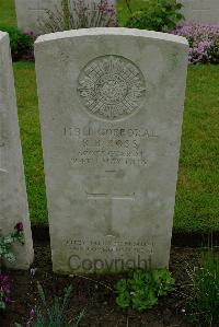 Etaples Military Cemetery - Ross, Robert R.