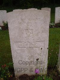 Etaples Military Cemetery - Rouse, Matthew D. S.