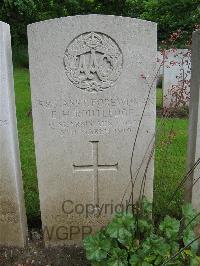 Etaples Military Cemetery - Routledge, E H