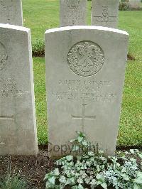 Etaples Military Cemetery - Rowat, D