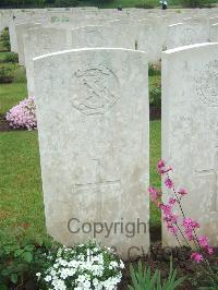Etaples Military Cemetery - Rowe, C