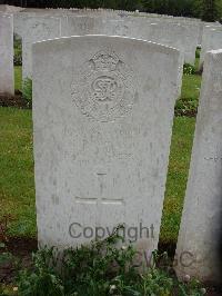Etaples Military Cemetery - Rowland, G
