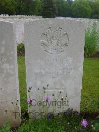 Etaples Military Cemetery - Rowlands, J